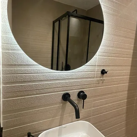Ladadika Urban Apartment